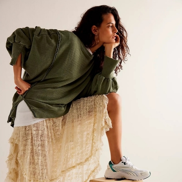 NEW FREE PEOPLE CAMDEN We The Free Sweatshirt Top Olive Green St. Patrick's S - Picture 1 of 11